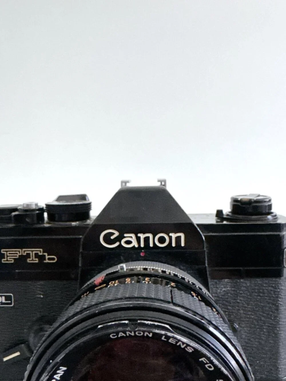 VTG BLACK CANON FTB QL 35MM FILM SLR CAMERA WITH CANON LENS FD 50MM JAPAN